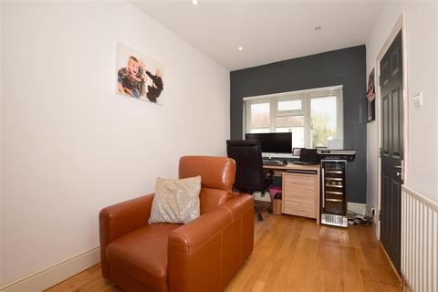 18 Derek Avenue, West Ewell, Epsom, KT19 9HR