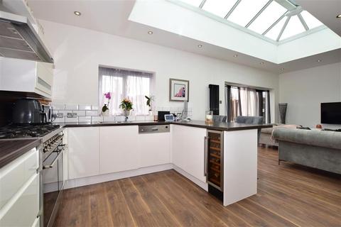 18 Derek Avenue, West Ewell, Epsom, KT19 9HR