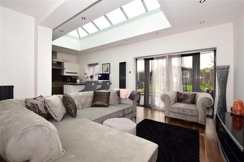18 Derek Avenue, West Ewell, Epsom, KT19 9HR