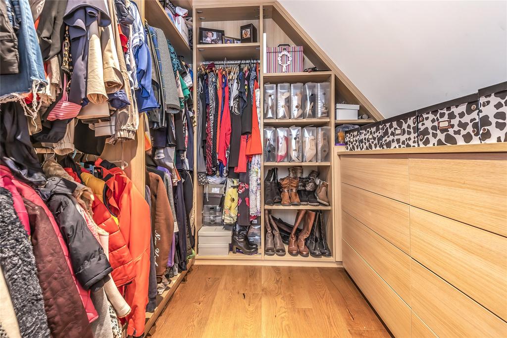 Walk-In-Wardrobe