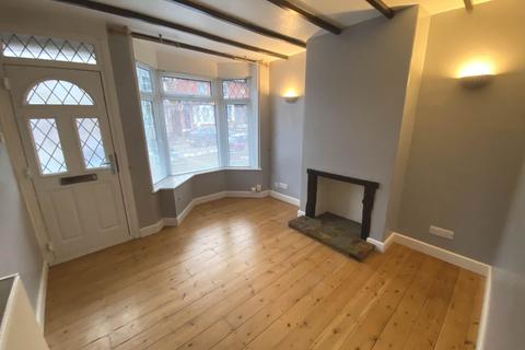 2 bedroom terraced house to rent, Station Road, Radlett