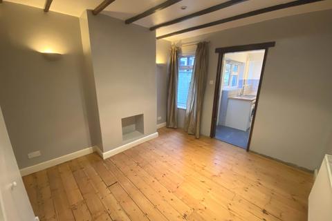 2 bedroom terraced house to rent, Station Road, Radlett