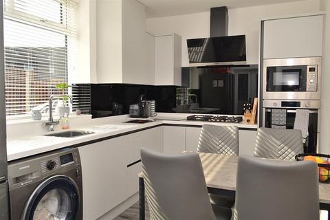 16 Harrow Avenue, Oldham, OL8 4HZ