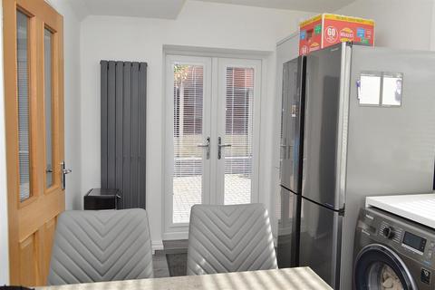 16 Harrow Avenue, Oldham, OL8 4HZ
