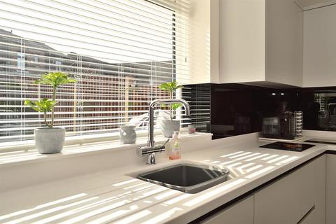 16 Harrow Avenue, Oldham, OL8 4HZ
