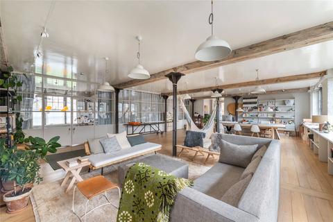 3 bedroom flat to rent, 162-164 Abbey Street, London