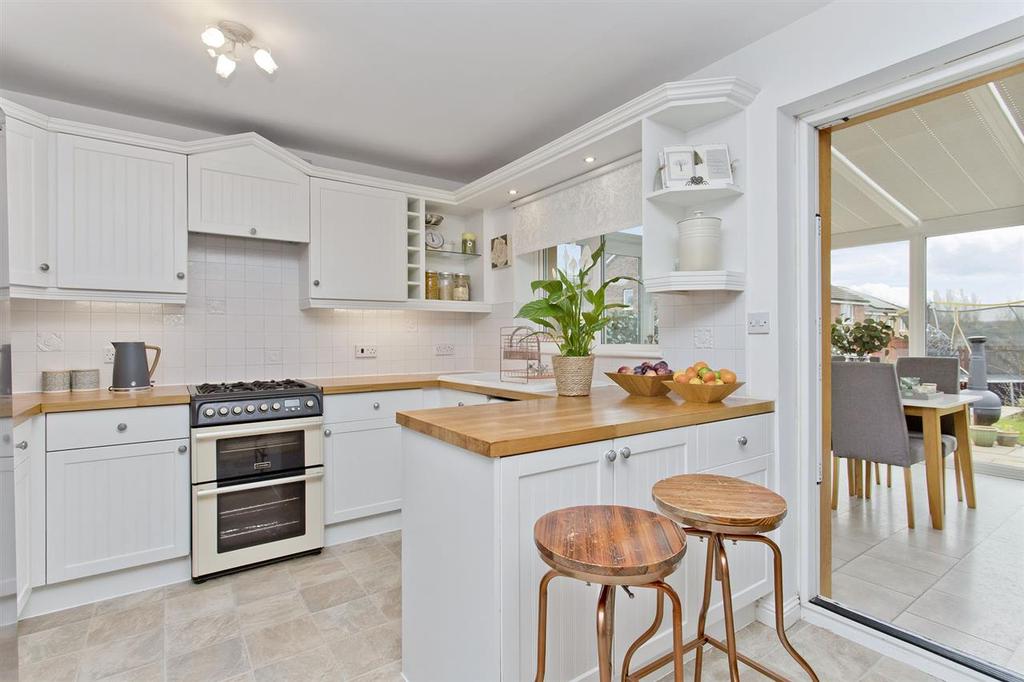 Old Golf Course Road, Armadale 4 bed house £250,000