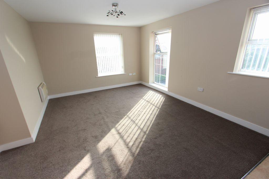 Naylor Road, Rivacre, ELLESMERE PORT... 2 bed flat £550 pcm (£127 pw)