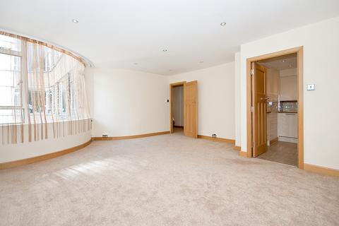 2 bedroom apartment to rent, Charterhouse Square, EC1M