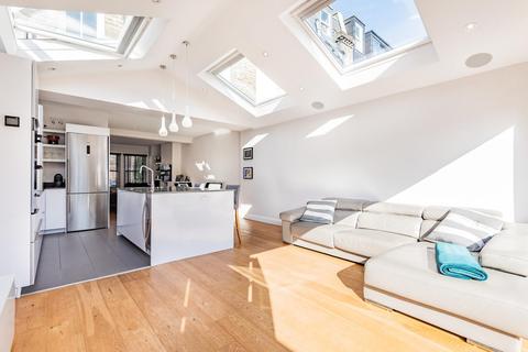 87 Nelson Road, London, SW19 1HU