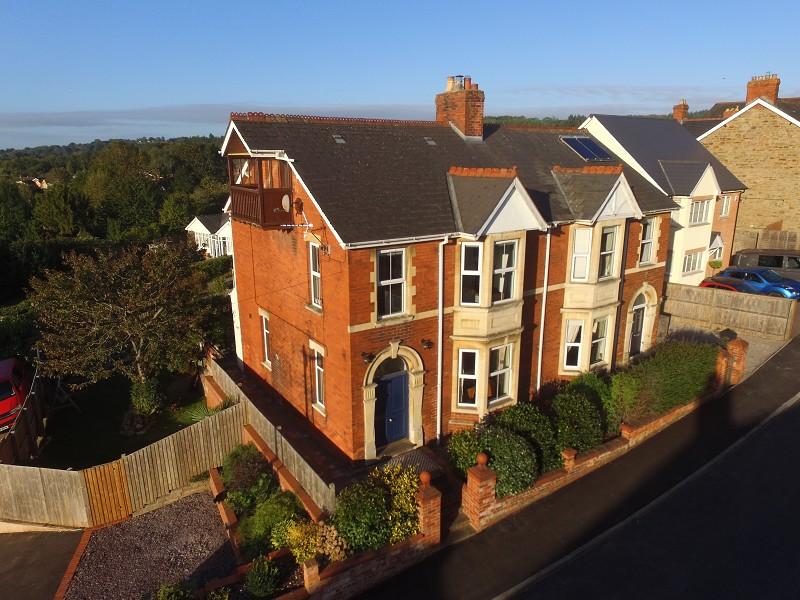 Grove Road, Lydney, Gloucestershire.... 4 bed semidetached house £