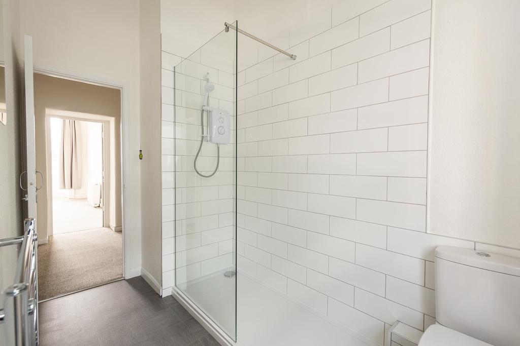 Shower room ()