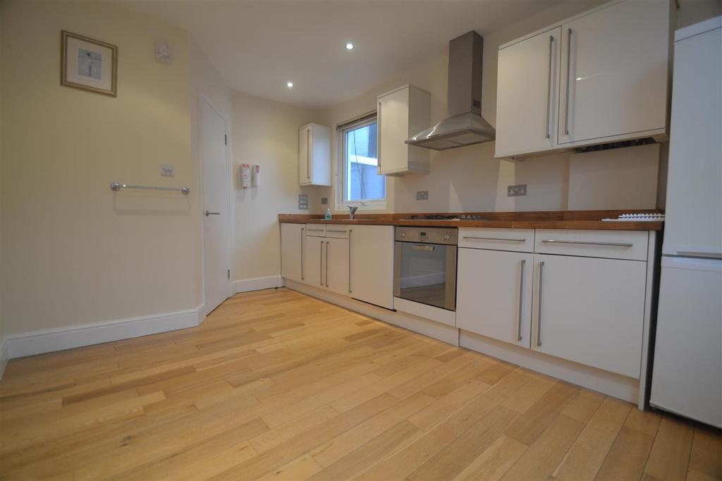Strathearn Road, Wimbledon 2 bed apartment £1,575 pcm (£363 pw)