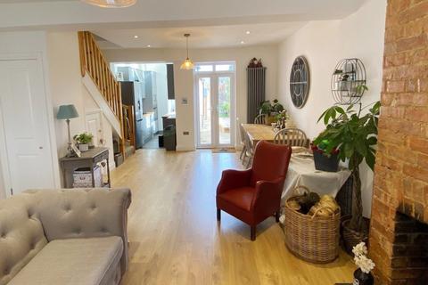 35 Moore Street, Northampton, NN2 7HU