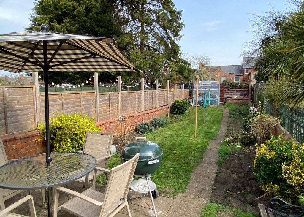 Moore Street, Poets Corner, Northampton NN2 7HU 2 bed terraced house