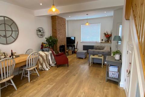 35 Moore Street, Northampton, NN2 7HU
