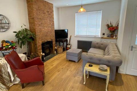 35 Moore Street, Northampton, NN2 7HU