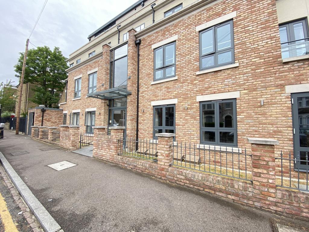 Stainforth Road, Walthamstow, E17 1 bed flat £1,300 pcm (£300 pw)