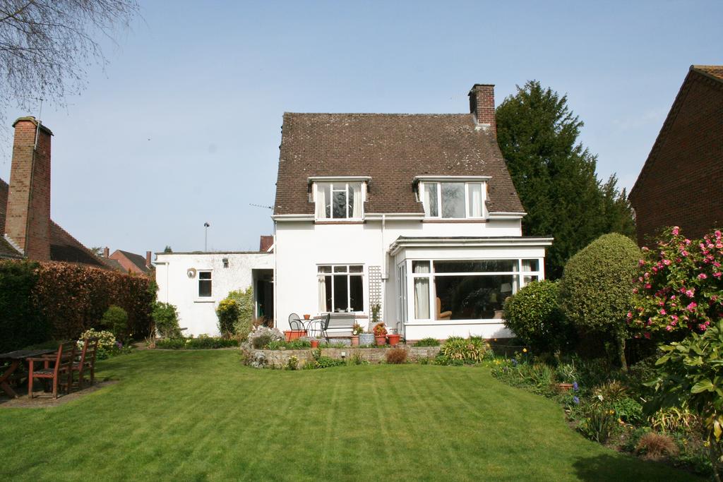 upton close, Norwich NR4 2 bed detached house £550,000