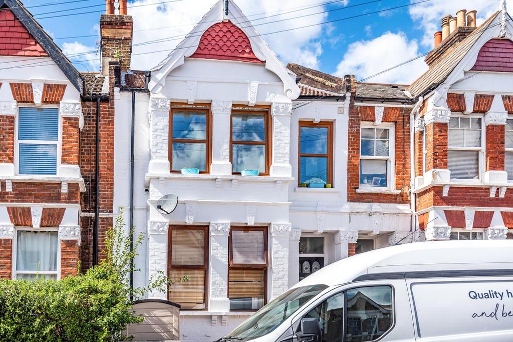 Homecroft Road, Sydenham 3 bed flat £390,000