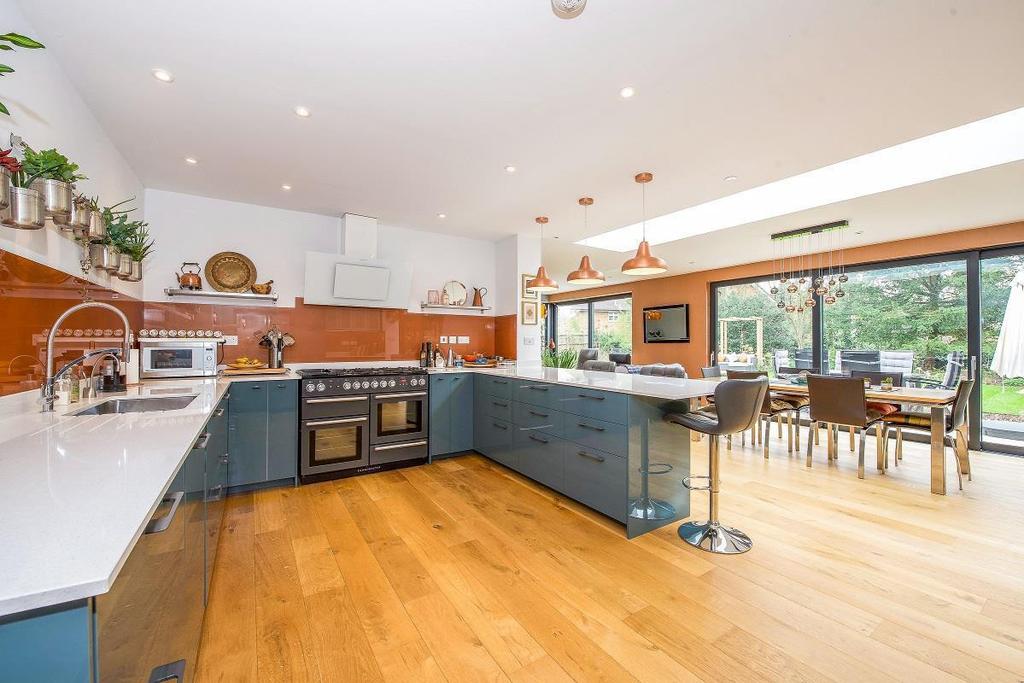 Kitchen/dining/famil