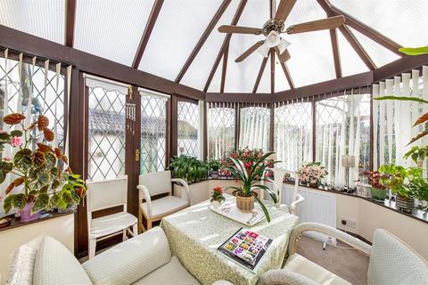 15 Arthington Lawns, Pool In Wharfedale, Otley, LS21 1QN