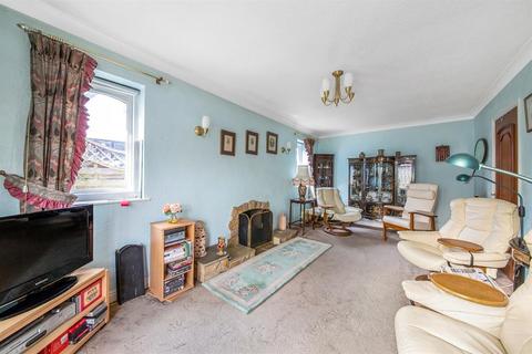 15 Arthington Lawns, Pool In Wharfedale, Otley, LS21 1QN