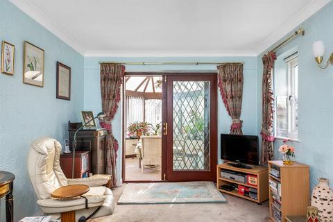 15 Arthington Lawns, Pool In Wharfedale, Otley, LS21 1QN