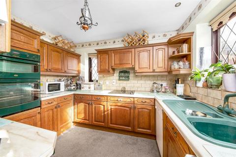 15 Arthington Lawns, Pool In Wharfedale, Otley, LS21 1QN