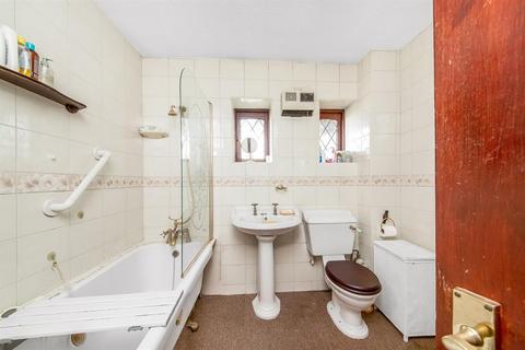15 Arthington Lawns, Pool In Wharfedale, Otley, LS21 1QN