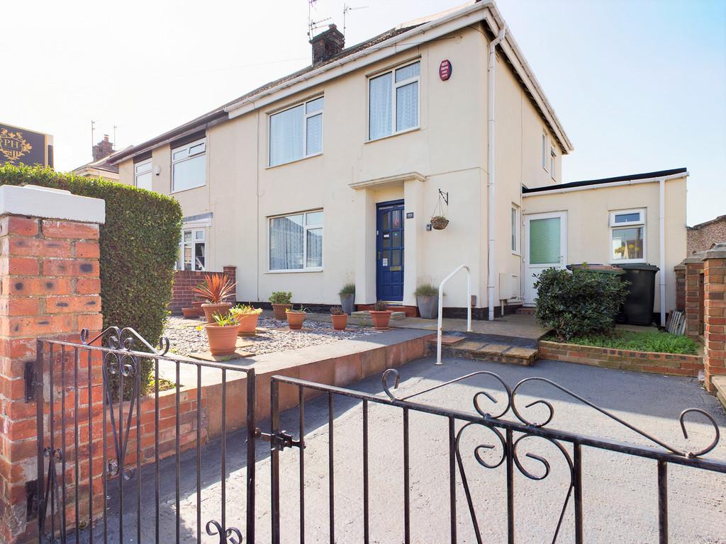 Barnaby Crescent, Middlesbrough, TS6 3 bed semidetached house £85,000