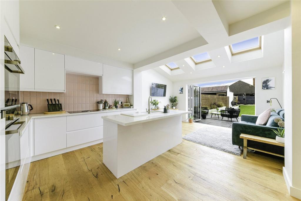 Garden Road, WaltononThames... 3 bed terraced house £535,000