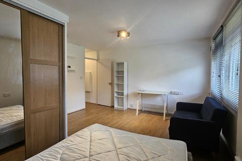 Studio to rent, Baroness Road, London, Haggerston