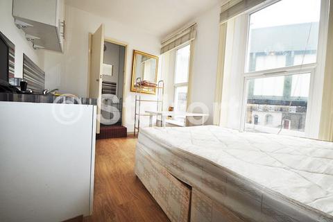 undefined, Commercial Road, London, E14