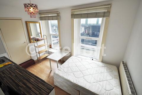 undefined, Commercial Road, London, E14