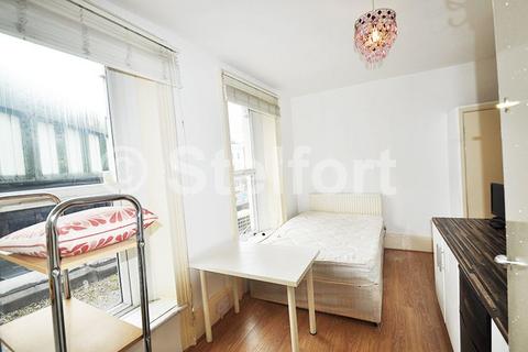 undefined, Commercial Road, London, E14