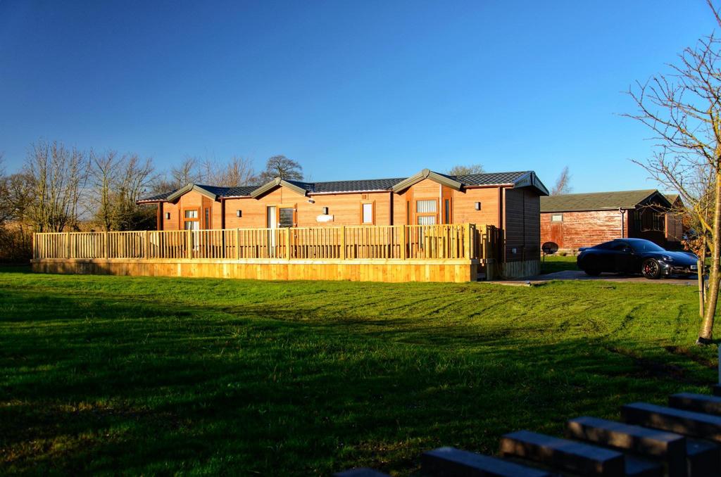 Newton Upon Derwent East Riding of Yorkshire 2 bed lodge for sale £