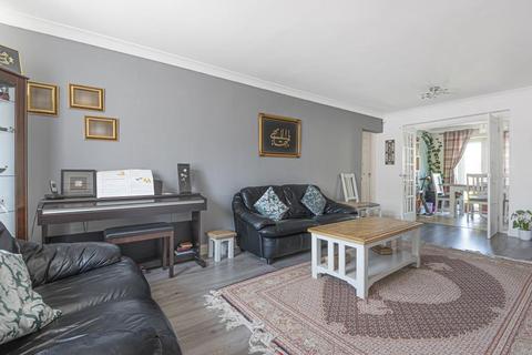 6 Copthorne Drive, Lightwater, GU18 5TE