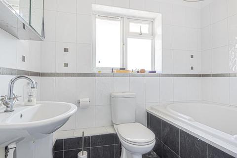 6 Copthorne Drive, Lightwater, GU18 5TE