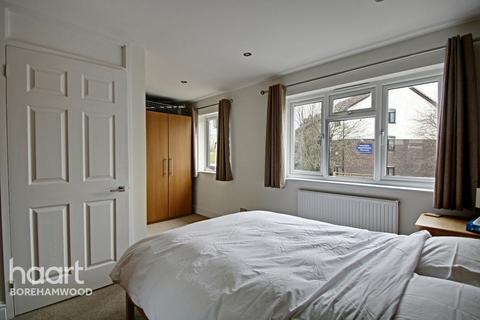 18 Coopers Crescent, Borehamwood, WD6 5RF