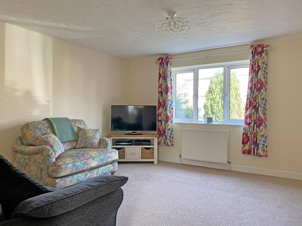 9 Wrenbeck Drive, Otley, LS21 2BP 3 bed terraced house £895 pcm (£207 pw)