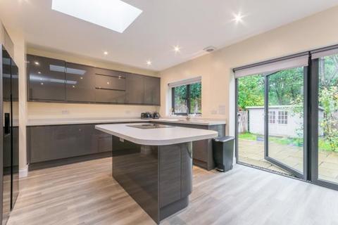 24 Sutton Close, Pinner, HA5 2JX
