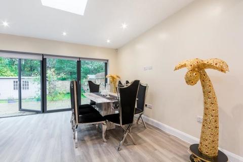 24 Sutton Close, Pinner, HA5 2JX