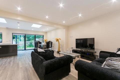 24 Sutton Close, Pinner, HA5 2JX