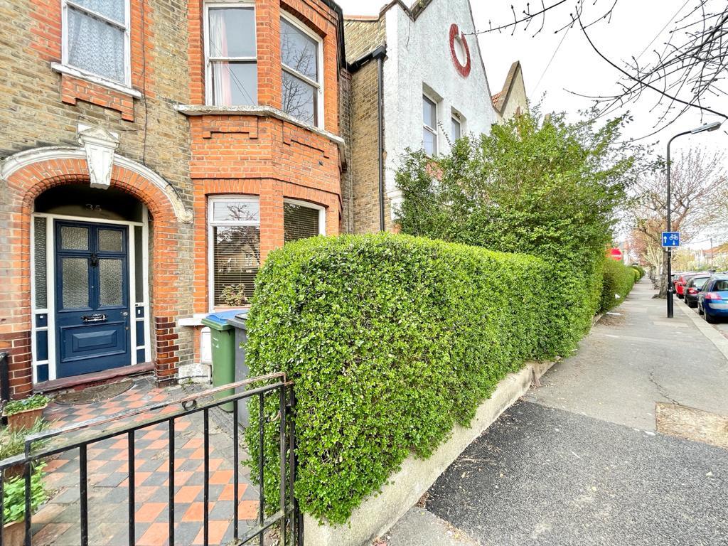 Carr Road, Walthamstow, E17 1 bed flat £1,200 pcm (£277 pw)