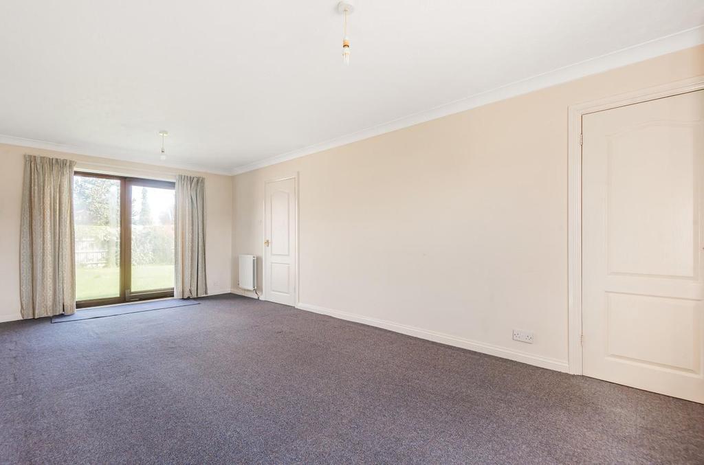 The Causeway, Petersfield, GU31 4 bed detached house £500,000