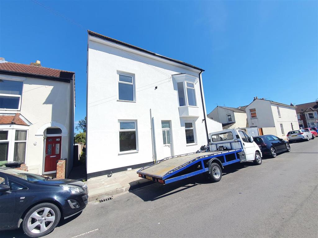 Drayton Road, Portsmouth, Hampshire, PO2 4 bed property £270,000
