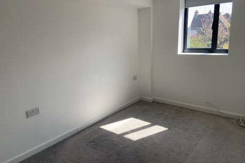 2 bedroom flat to rent, High Street, Broadstairs, CT10