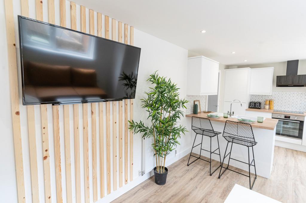 Kitchen (Main)