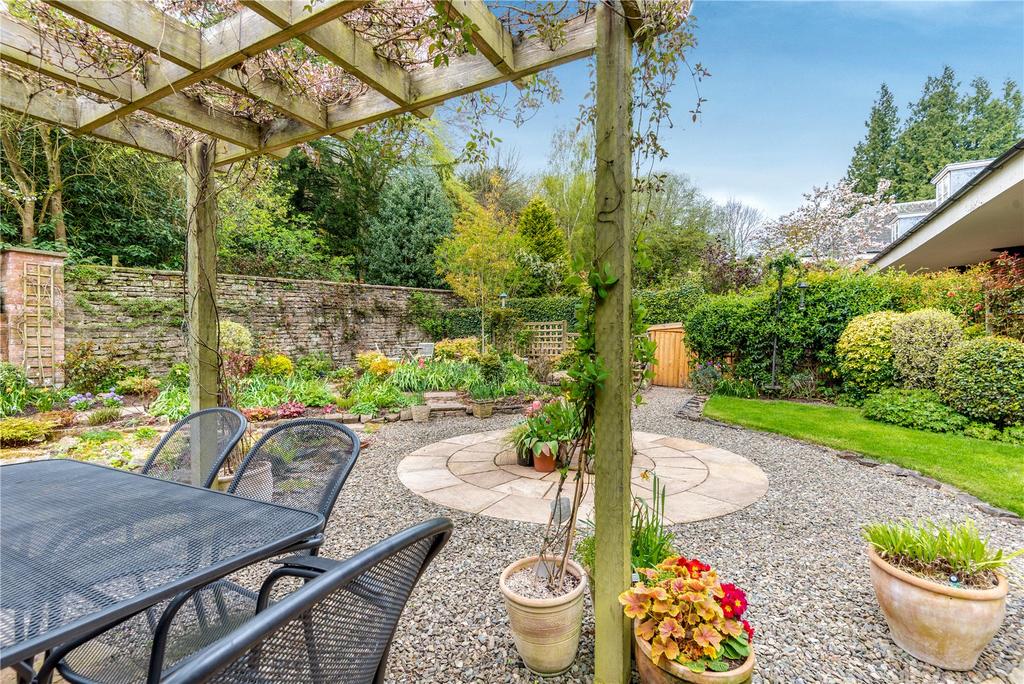 Alfresco Dining